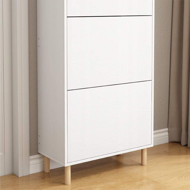 Biała szafka na buty z lustrem 55 cm – loftowa, pionowa, z miejscem do przechowywania