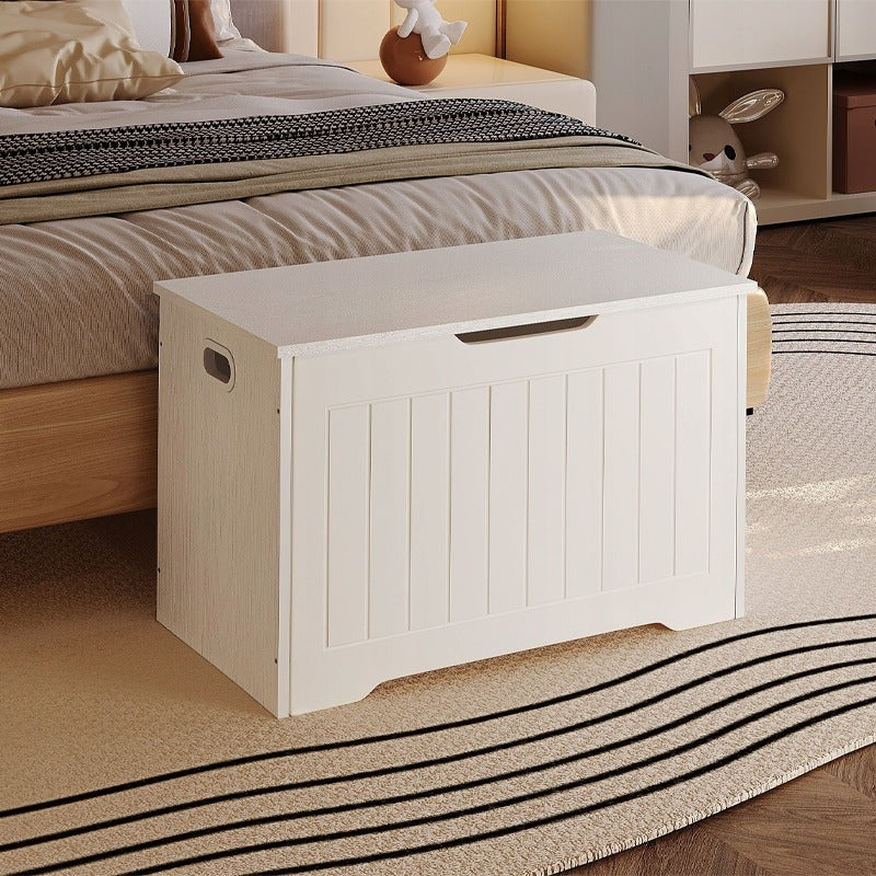 Biała skrzynia do sypialni, loft - 64 cm