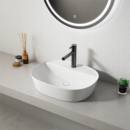 Owalna umywalka z białej ceramiki 50x38 cm – blatowa, z otworem na baterię