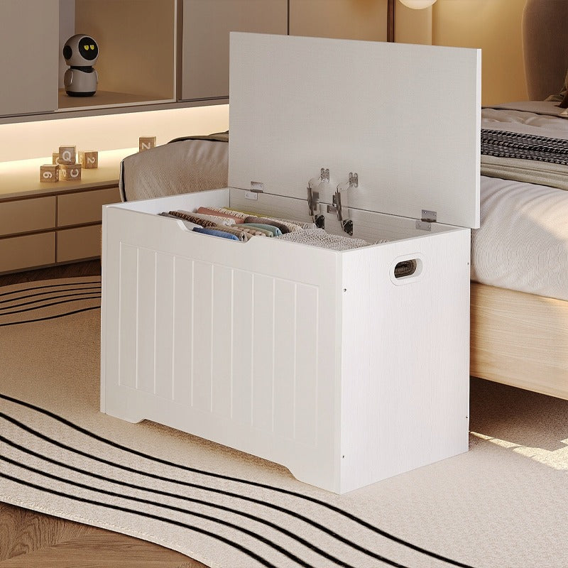 Biała skrzynia do sypialni, loft - 64 cm