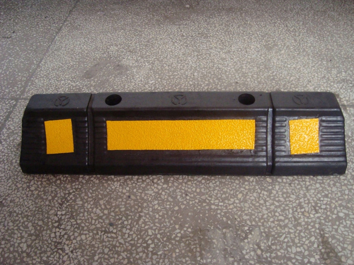 Ogranicznik koła do parkingu – 59 cm, z żółtą taśmą odblaskową (zestaw 2 sztuk)