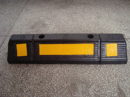 Ogranicznik koła do parkingu – 59 cm, z żółtą taśmą odblaskową (zestaw 2 sztuk)